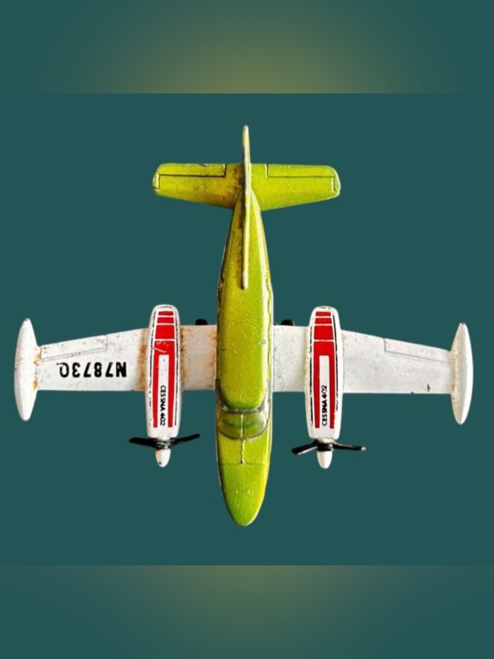 MATCHBOX SKY BUSTERS SB9 CESSNA 402 METALLIC LIME & WHITE ENGLAND VGC 4”